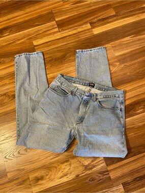 Lee men’s Light Wash Straight Leg Jeans